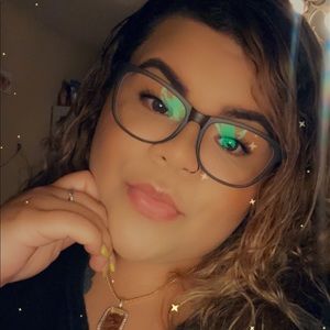 Meet your Posher, Desirae